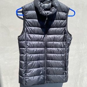 UniQlo ultra lightweight black vest - like new